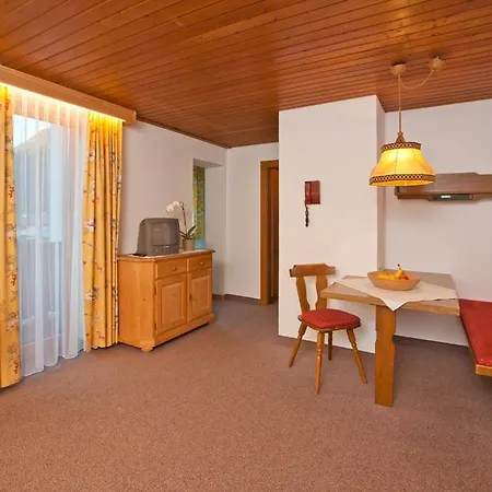 Tirolerhof Apartamento *